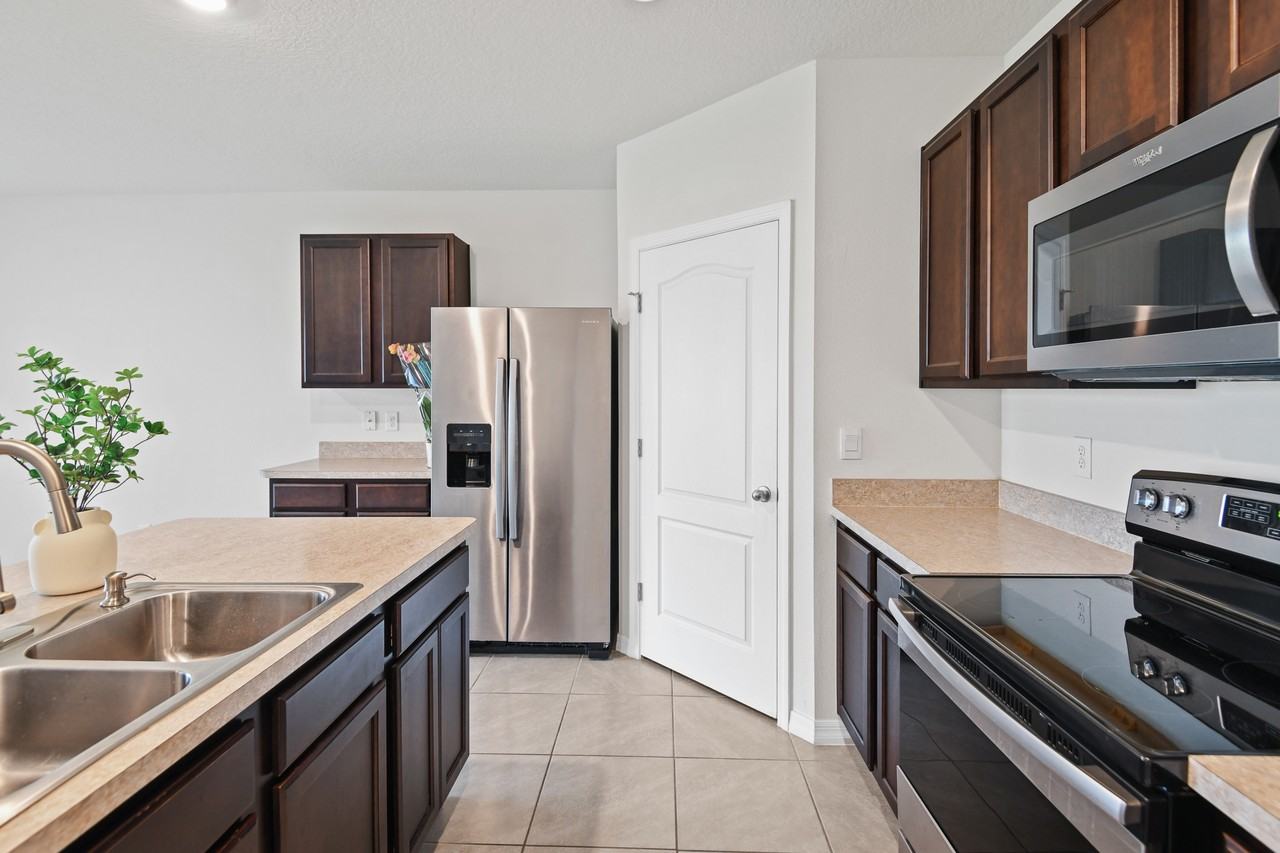 304 Boardwalk Avenue #1 - Photo 5 of 16