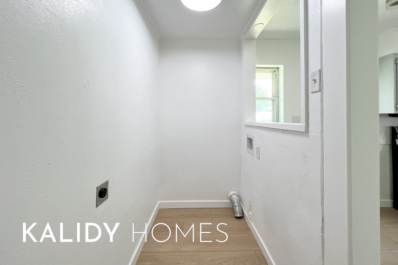 305 W Coe Dr #1 - Photo 7 of 21