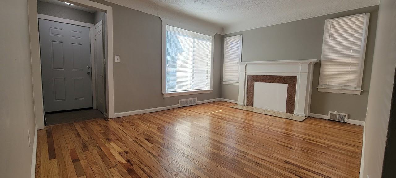 10428 Curtis Avenue - Photo 5 of 22