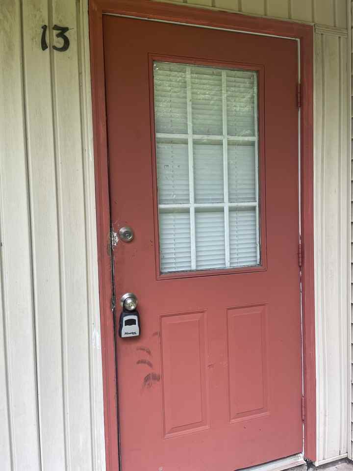 1801 Heinrich St #13 - Photo 2 of 4