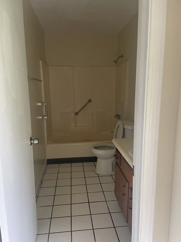 1801 Heinrich St #13 - Photo 3 of 4