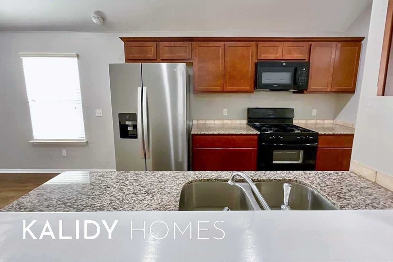 621 Christian Ln #1 - Photo 3 of 34