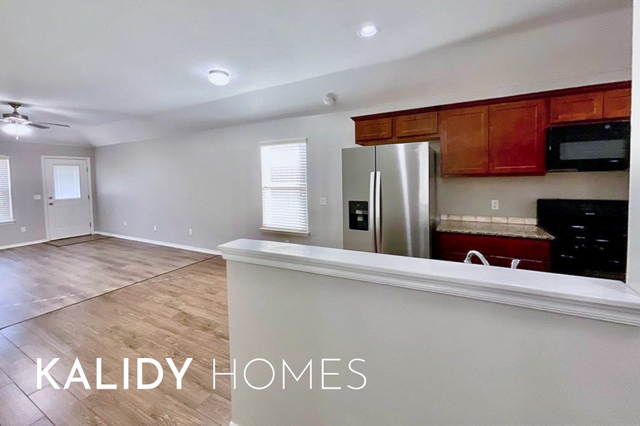 621 Christian Ln #1 - Photo 4 of 34