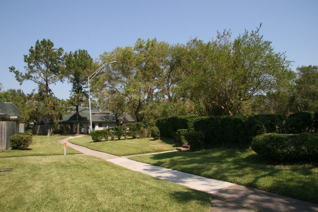 734 Coolwood Drive #734B - Photo 3 of 13