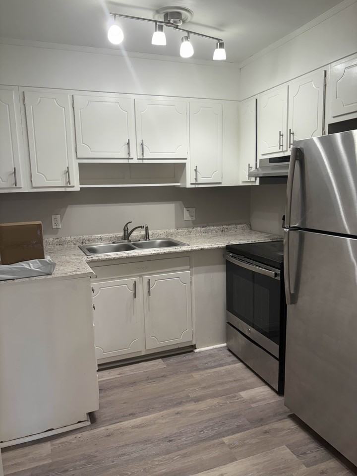 665 N Spring St #A5 - Photo 4 of 6