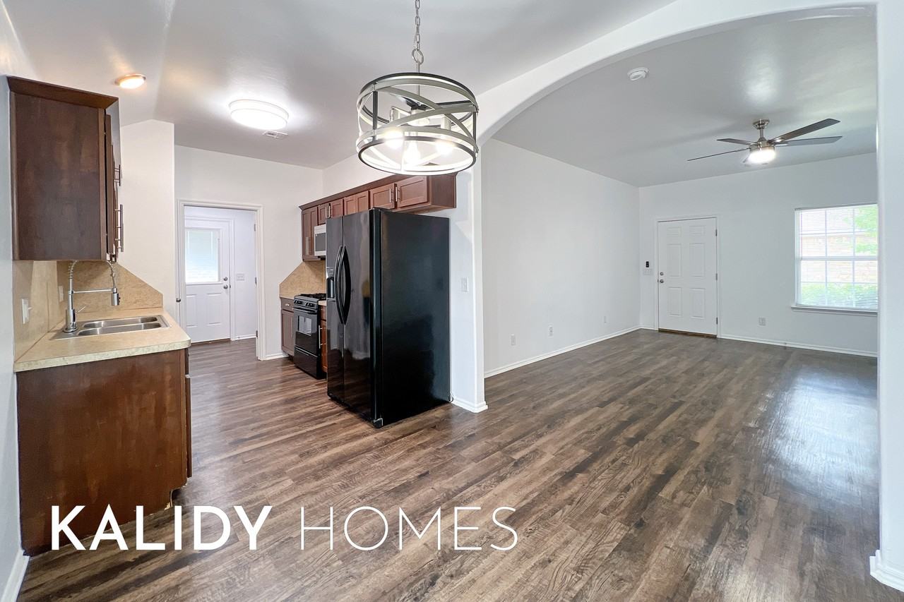 6140 Cielo Terrace #1 - Photo 5 of 25