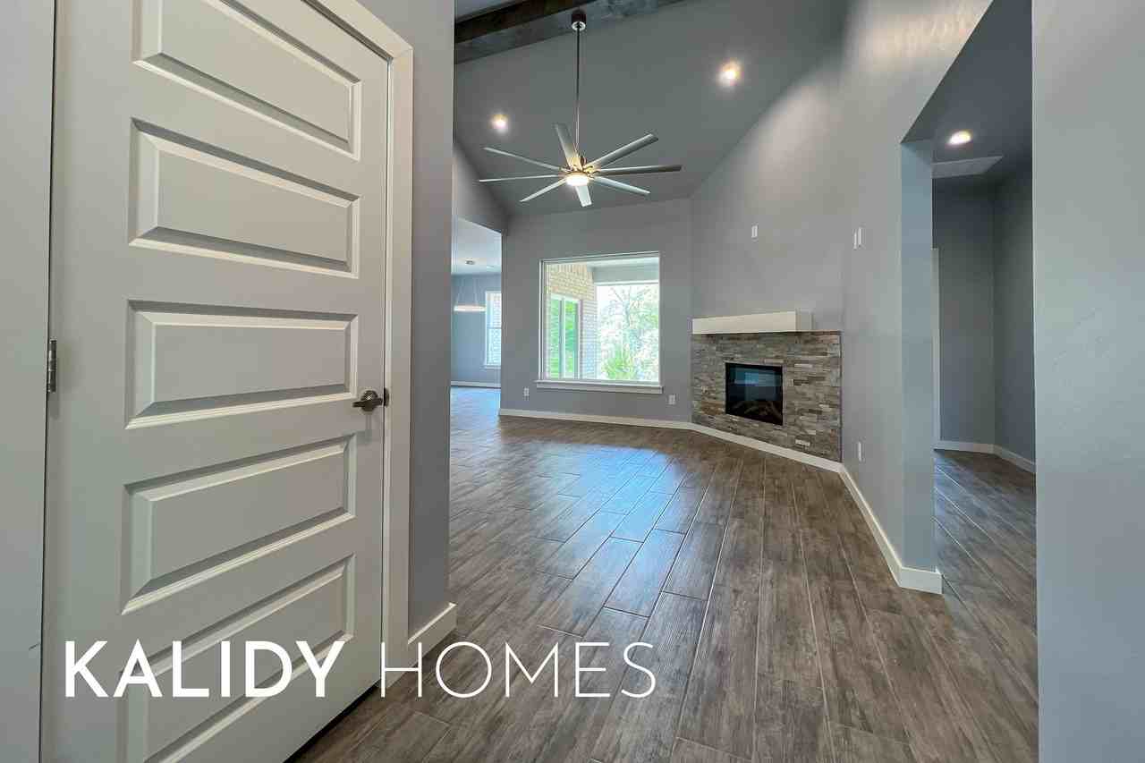 21301 Se 103rd St #1 - Photo 6 of 39