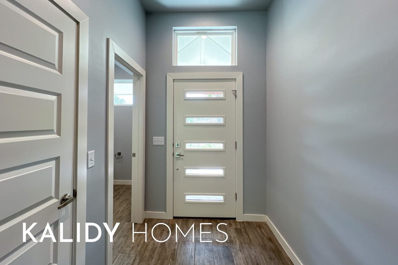 21315 Se 103rd St #1 - Photo 3 of 36