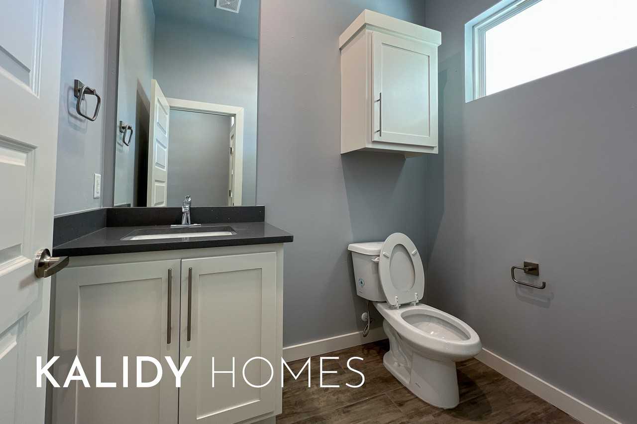 21315 Se 103rd St #1 - Photo 4 of 36