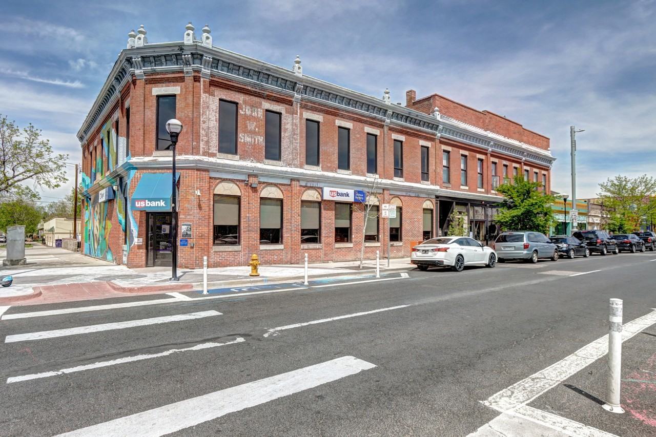 2711 Welton Street #202