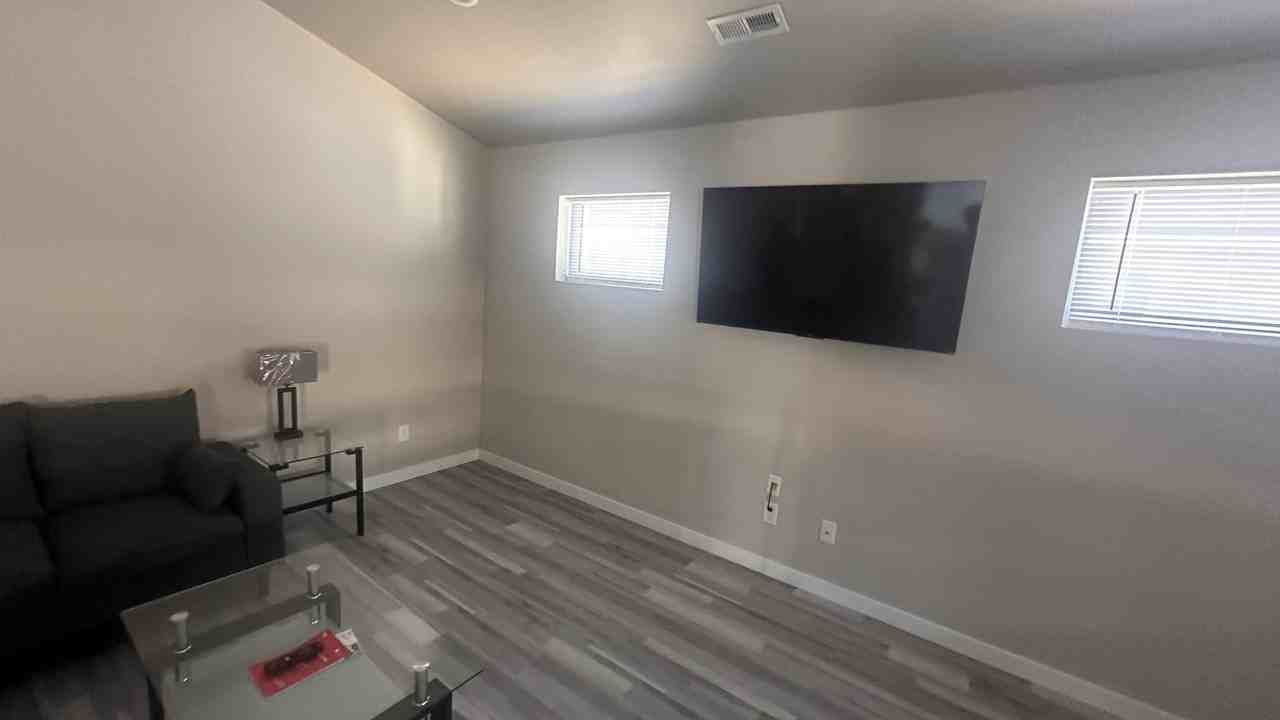 123 East 9th Avenue #1 - Photo 4 of 10