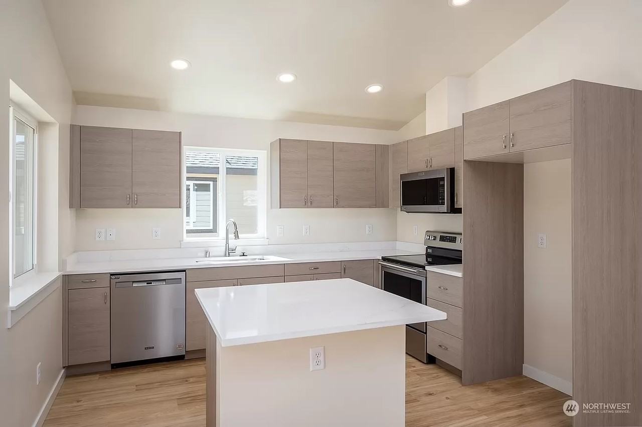123 9th Ave #1 - Photo 6 of 20