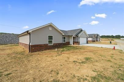320 Oak Grove Cir - Photo 2 of 31