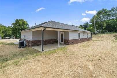 320 Oak Grove Cir - Photo 5 of 31