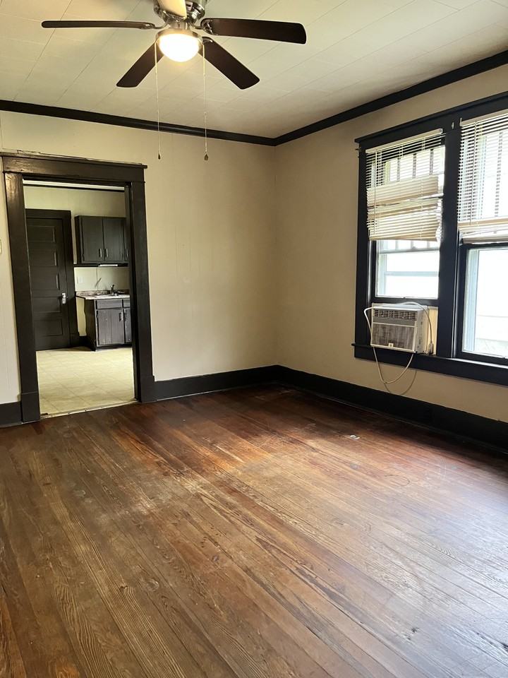 135 Hollywood Drive #2NORTH - Photo 2 of 7