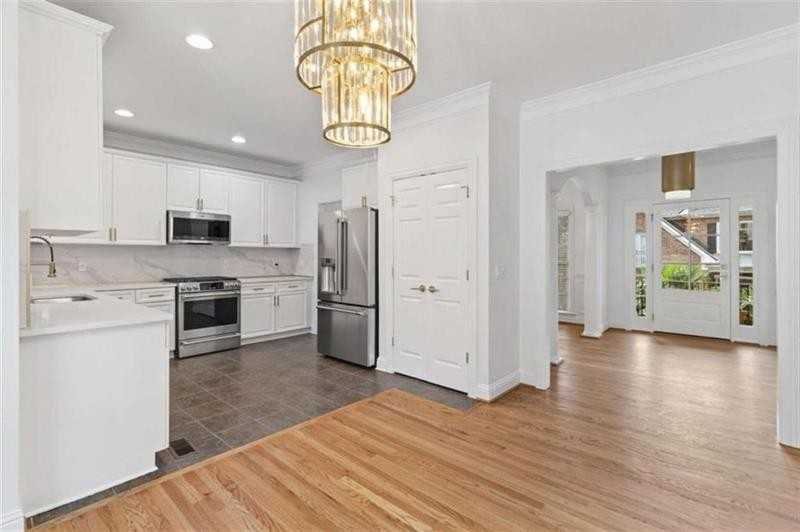 1711 Summit Glen Lane Northeast #1 - Photo 4 of 10