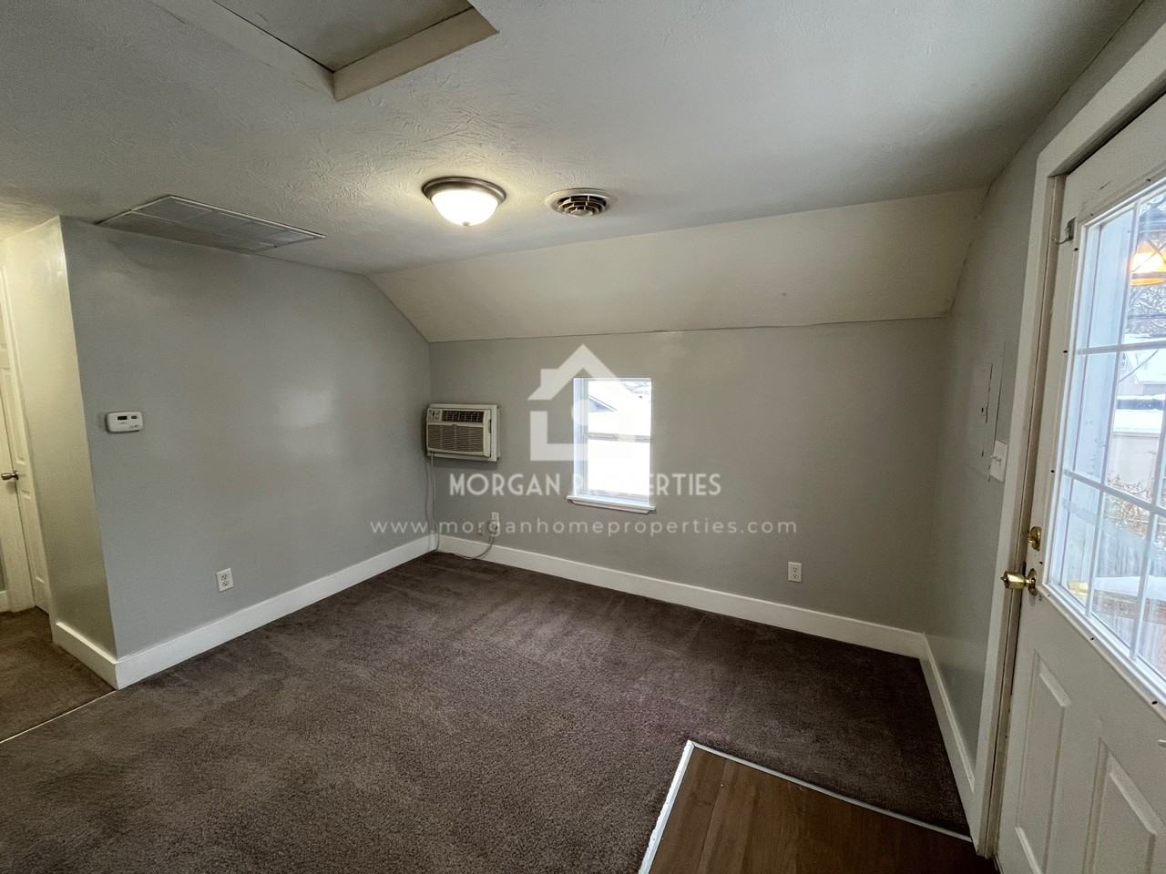 832 E 7th St - Photo 2 of 6