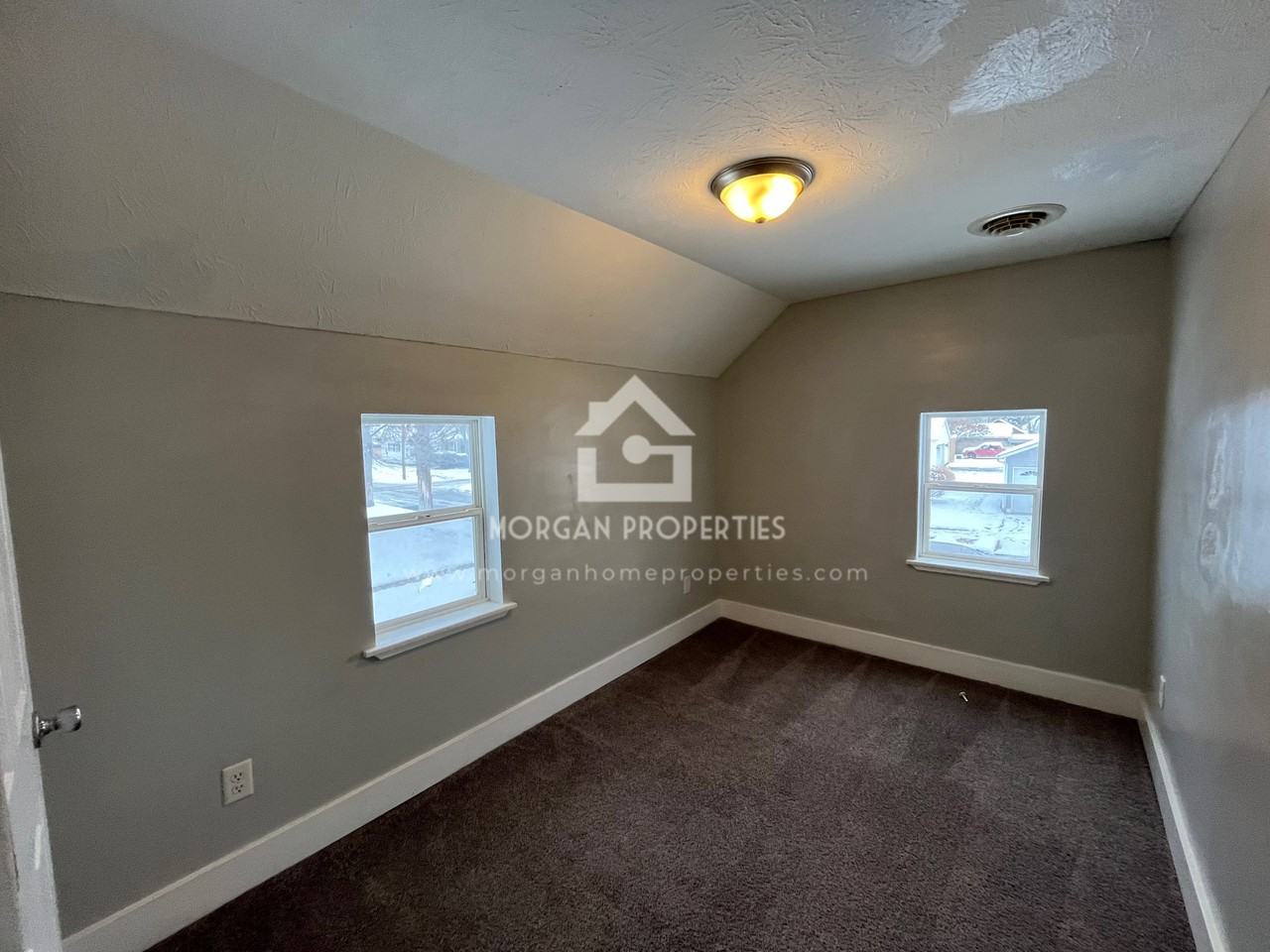 832 E 7th St - Photo 5 of 6