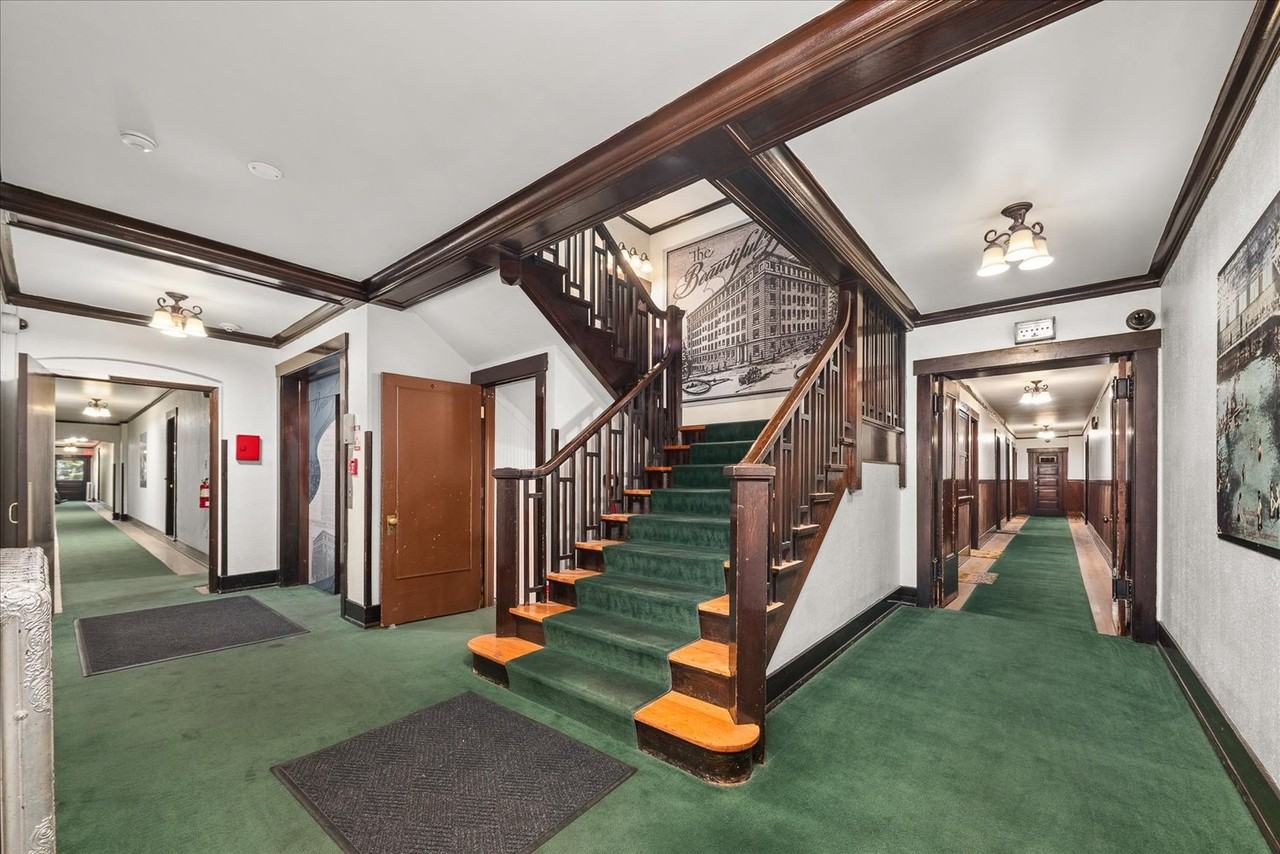 627 S Bernard St #VV11 - Photo 5 of 13