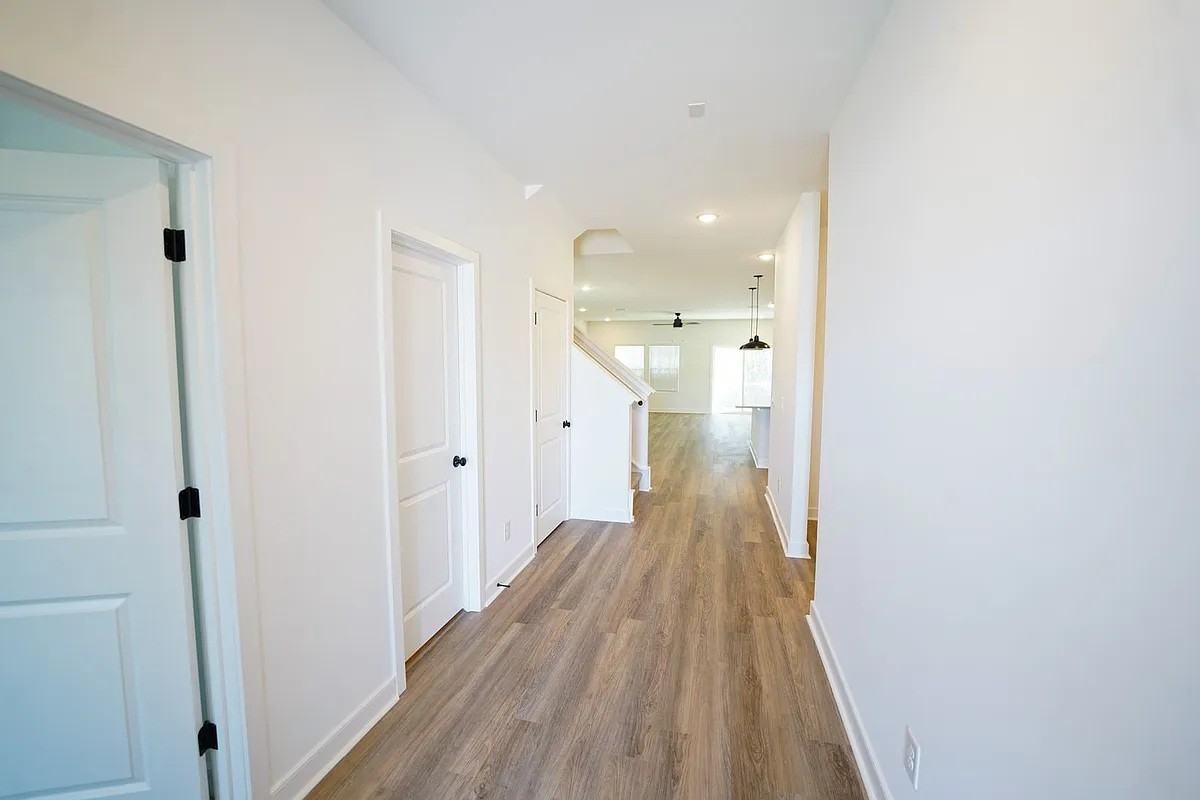 136 Kingswood Cir #1 - Photo 3 of 19