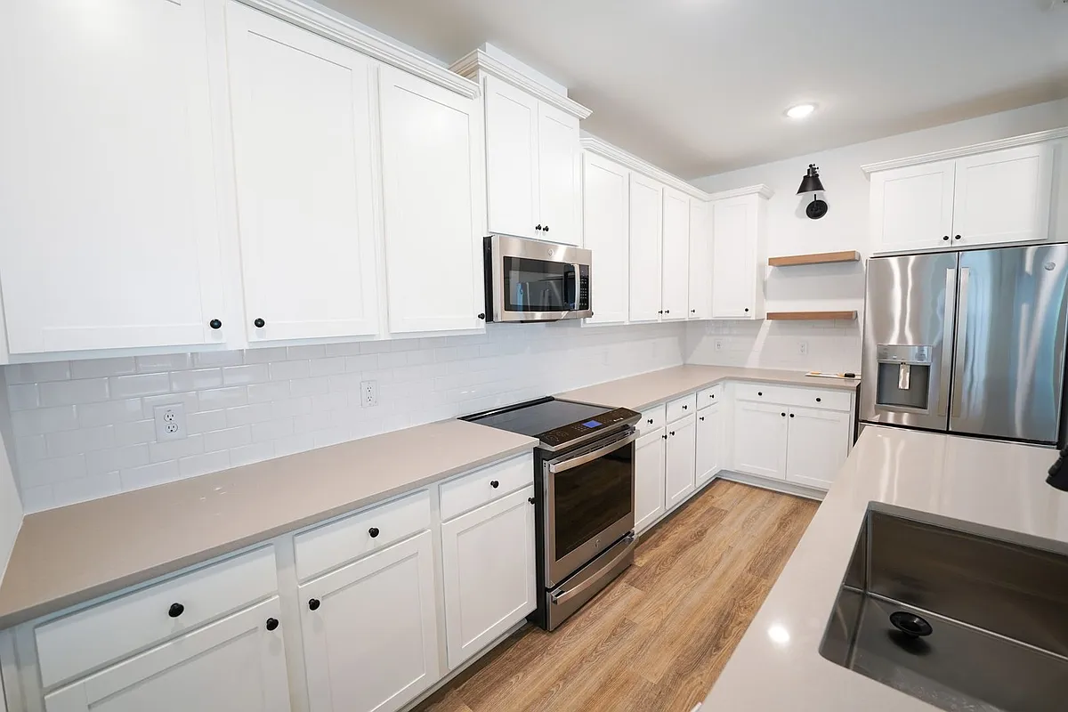 136 Kingswood Cir #1 - Photo 4 of 19