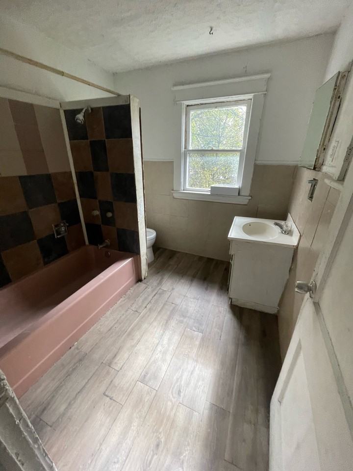 733 Crandall Ave #1 - Photo 7 of 9