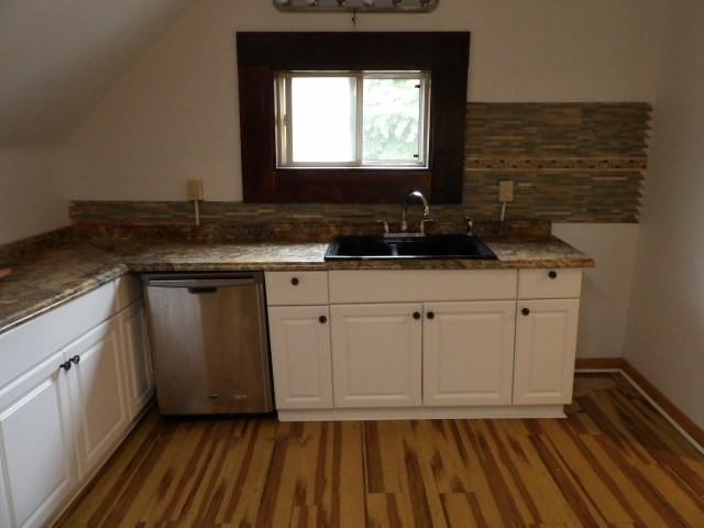 200 Hamburg St Uppr - Photo 4 of 17