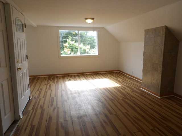 200 Hamburg St Uppr - Photo 6 of 17