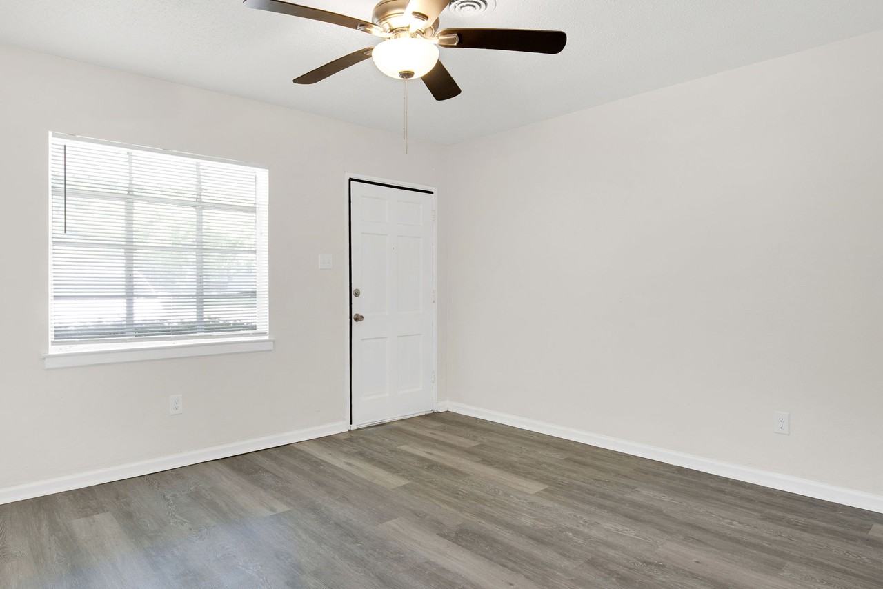 1601 1601 Neshota DrUnit 63 #63 - Photo 2 of 20