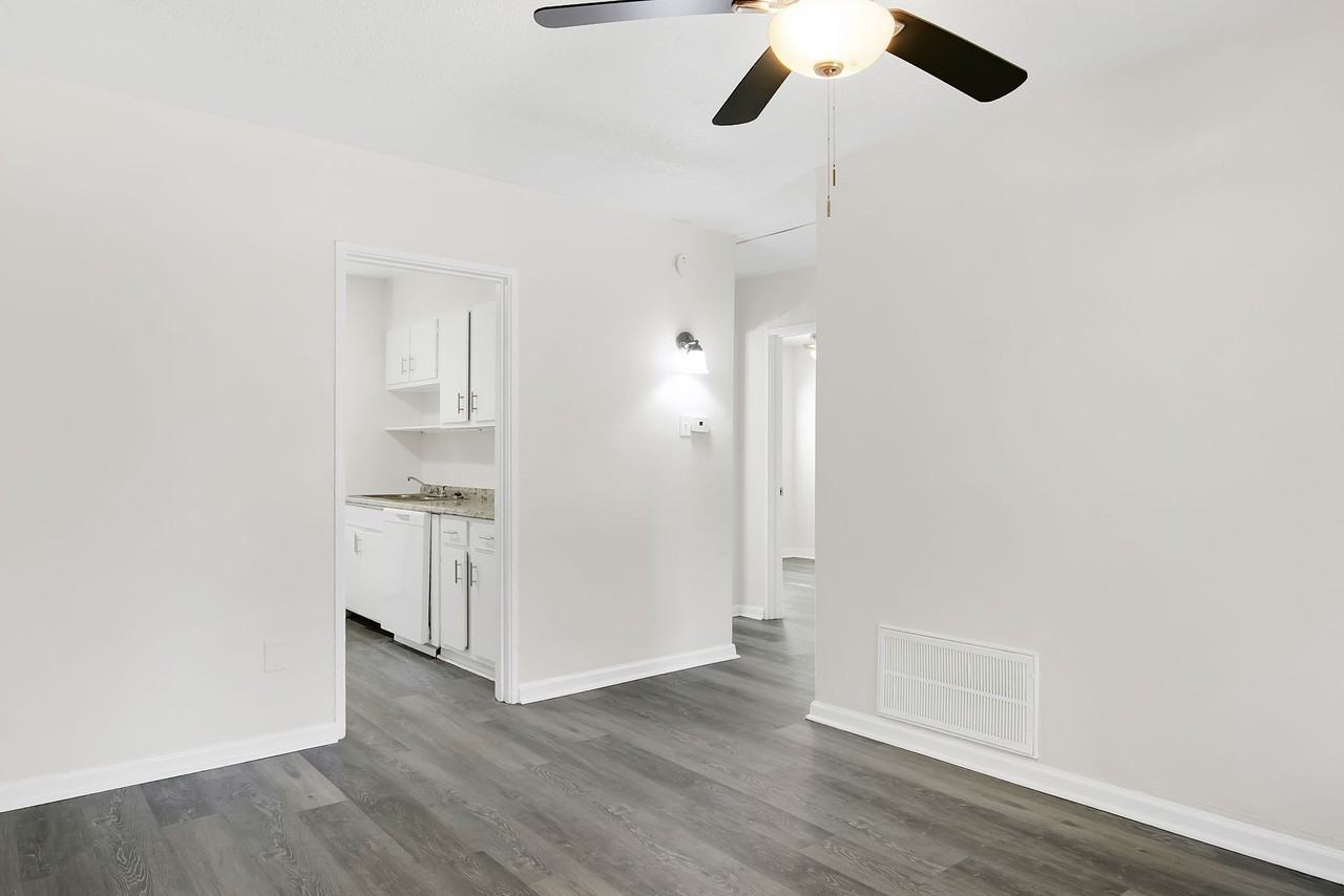 1601 1601 Neshota DrUnit 63 #63 - Photo 6 of 20