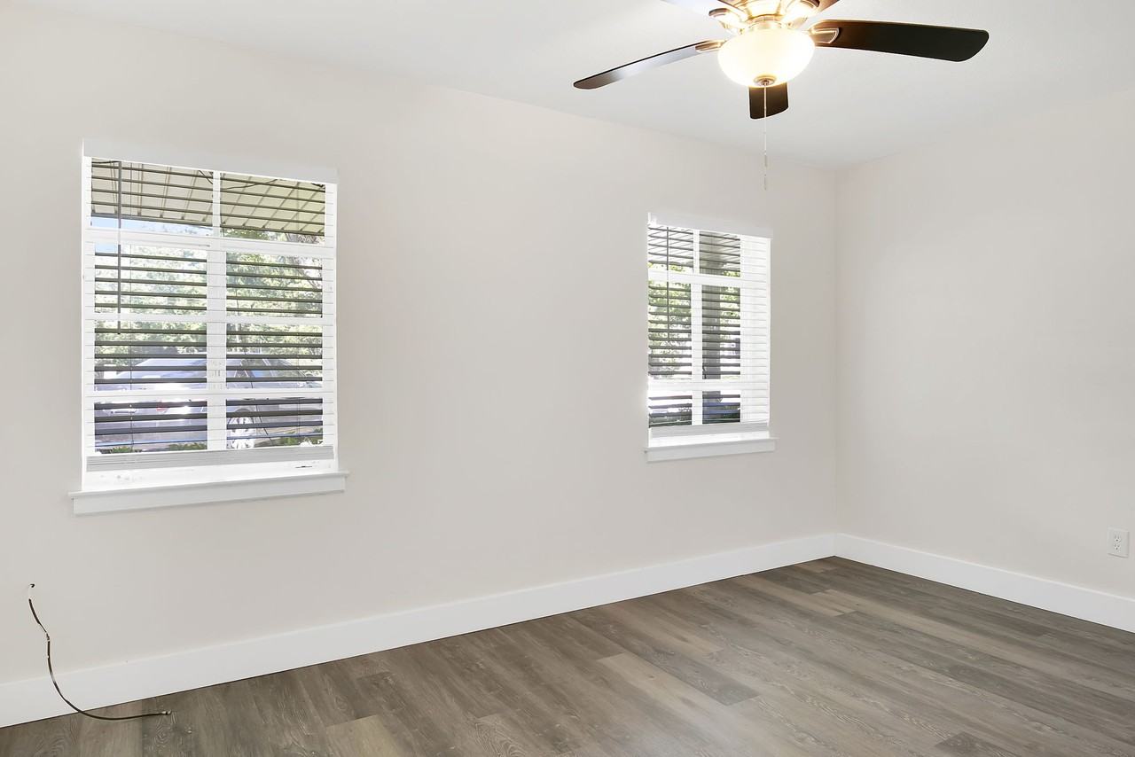 1601 1601 Neshota DrUnit 63 #63 - Photo 7 of 20