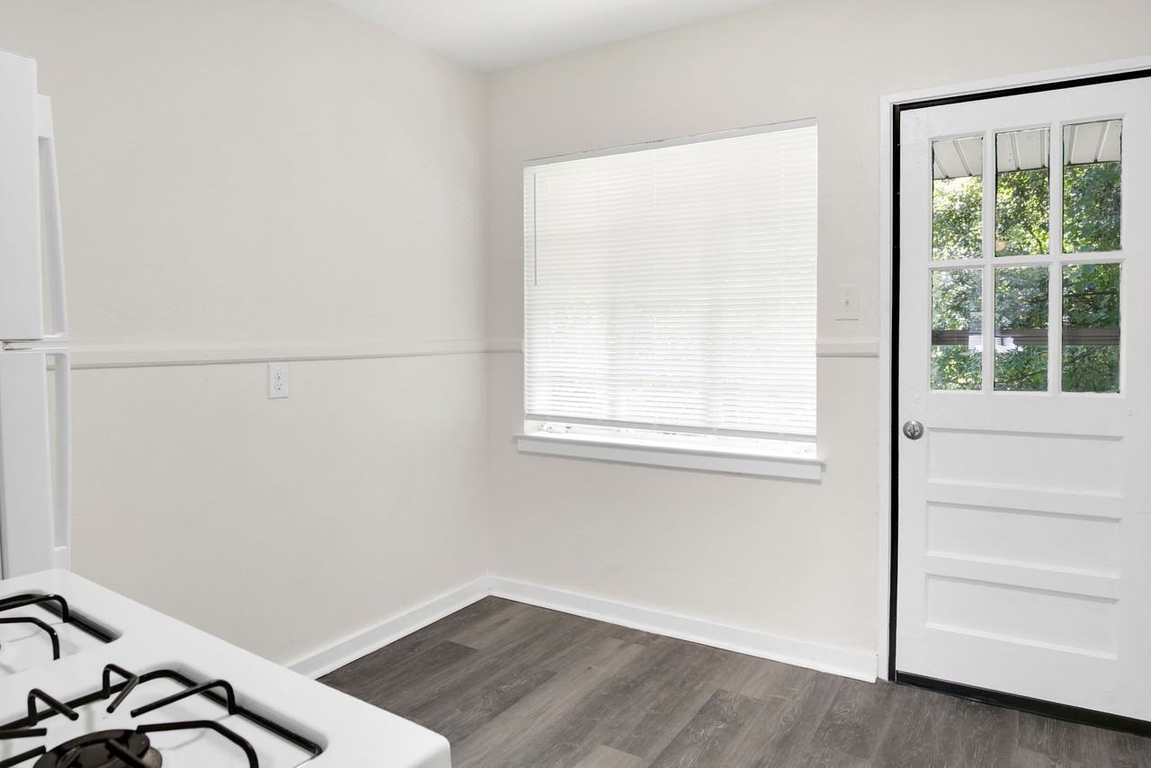 1601 1601 Neshota DrUnit 65 #65 - Photo 3 of 20