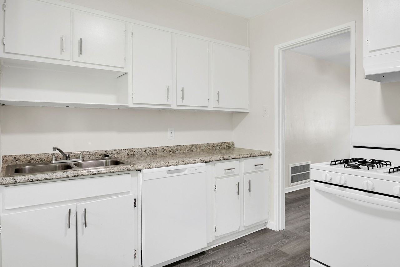 1601 1601 Neshota DrUnit 65 #65 - Photo 5 of 20