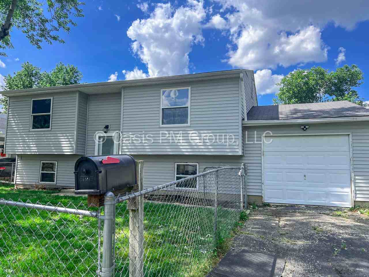 912 Tellega Ave #1 - Photo 3 of 36