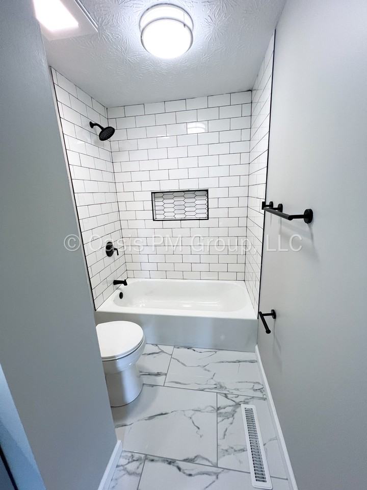 912 Tellega Ave #1 - Photo 6 of 36