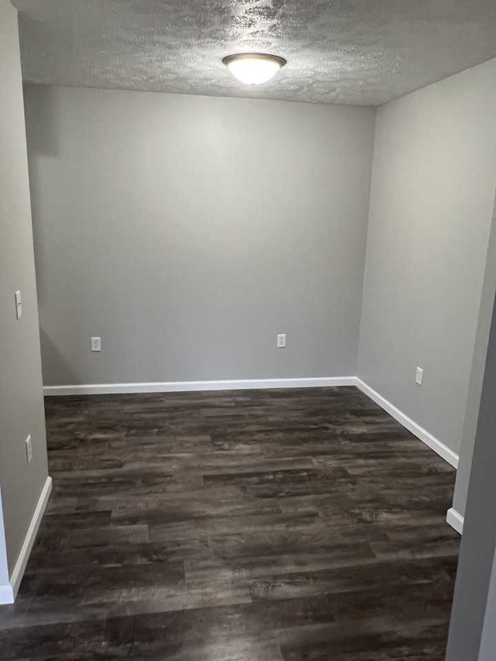 605 Lakeshore Drive #9 - Photo 3 of 8