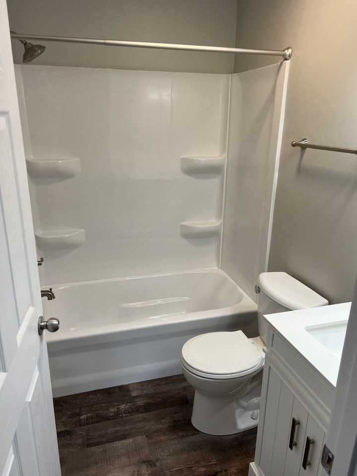 605 Lakeshore Drive #9 - Photo 5 of 8