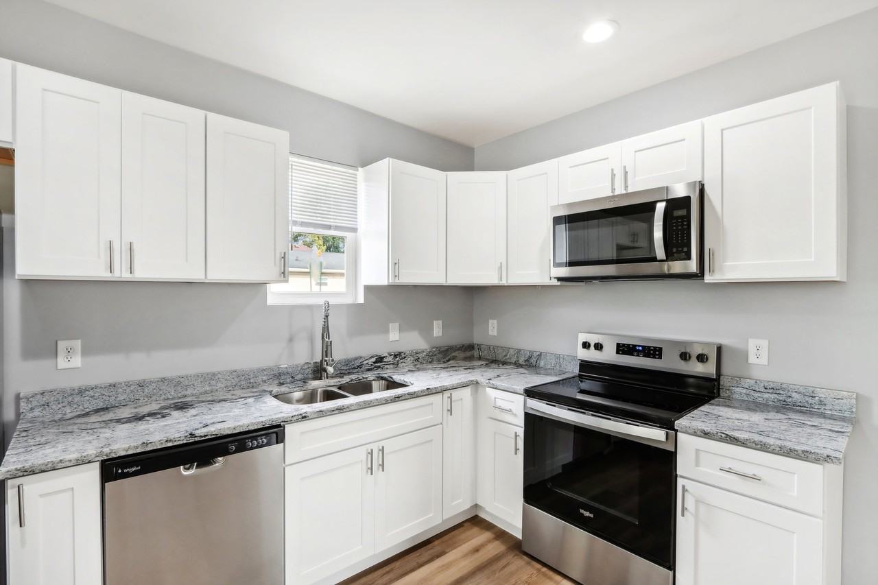 2813 N Talbott St #A - Photo 7 of 38