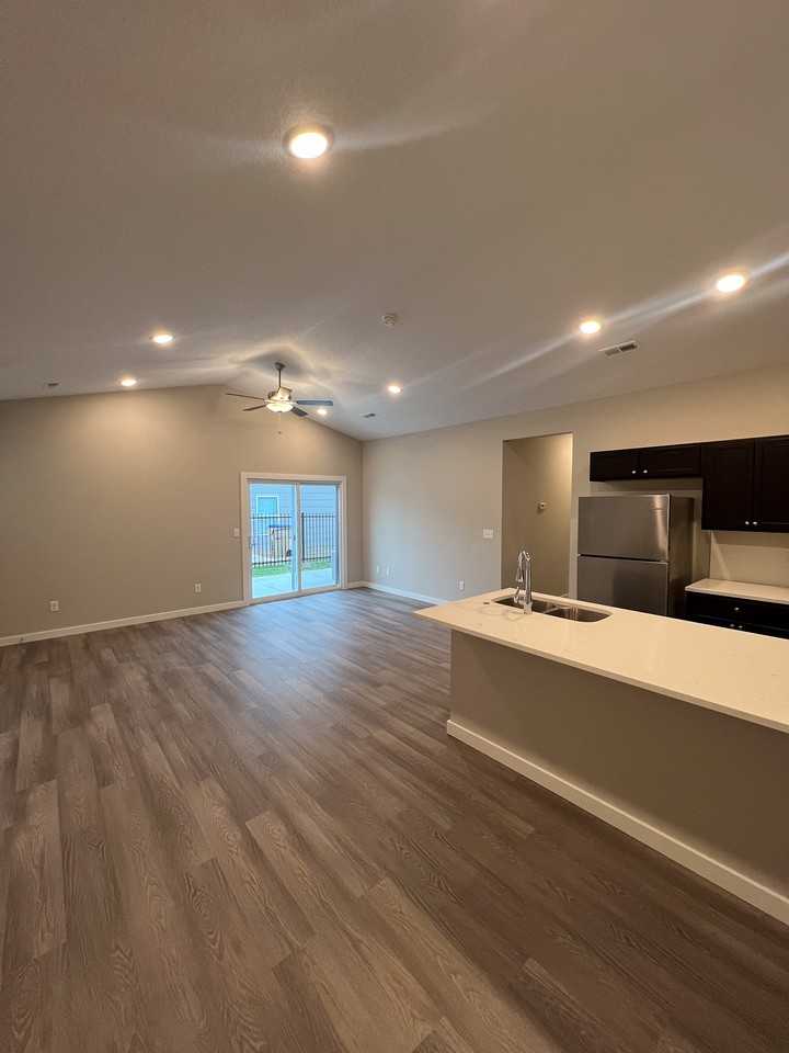 5185 N Cypress St #1 - Photo 3 of 16