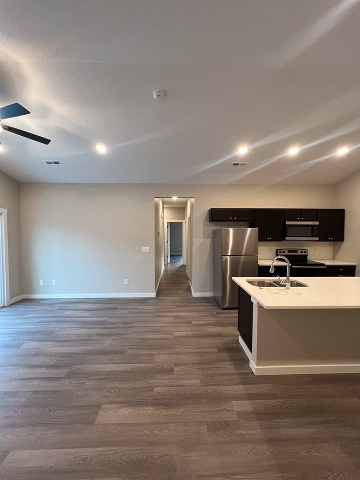 5185 N Cypress St #1 - Photo 4 of 16