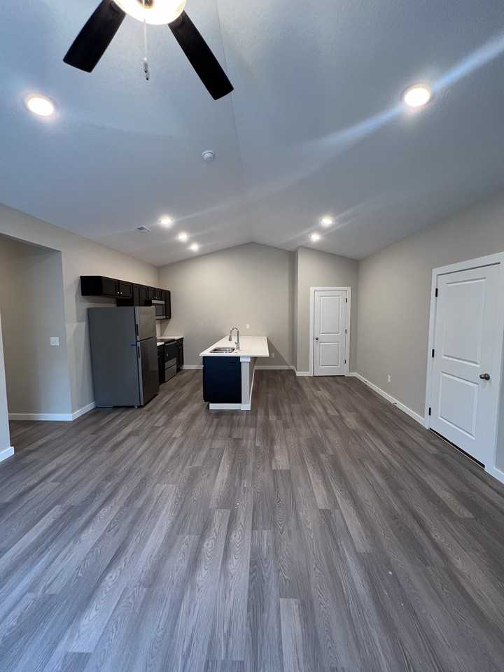 5185 N Cypress St #1 - Photo 5 of 16