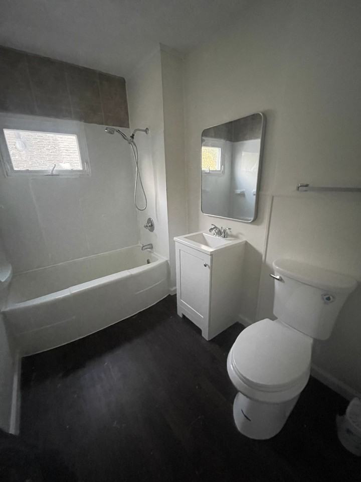 822 Seward Street #1