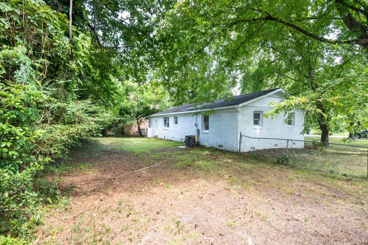 27 Bethune Court #1 - Photo 3 of 32