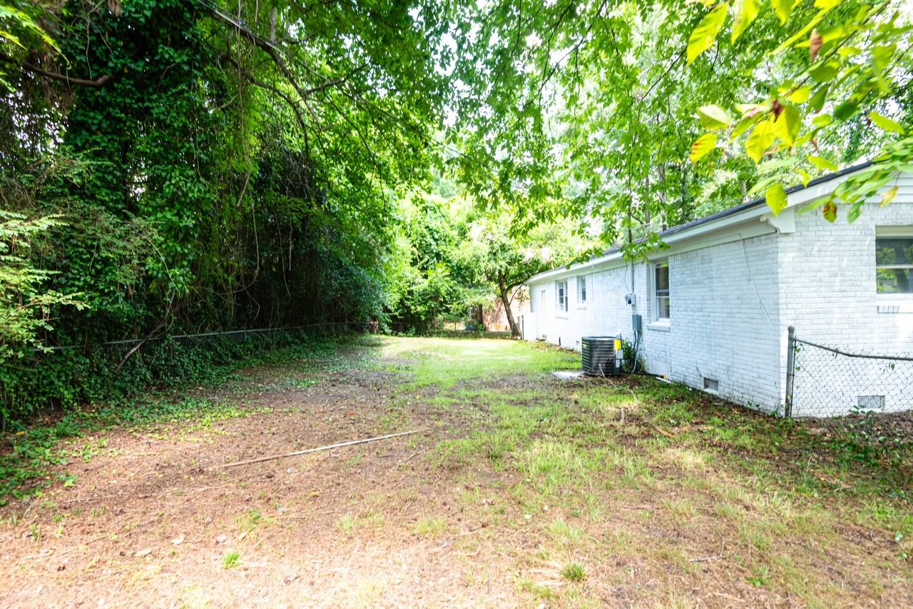 27 Bethune Court #1 - Photo 4 of 32