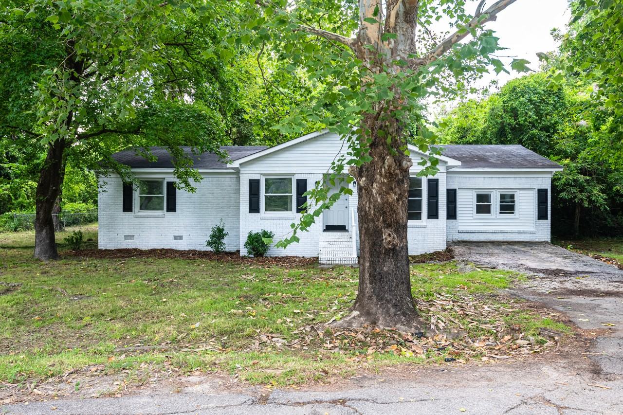 27 Bethune Court #1 - Photo 5 of 32