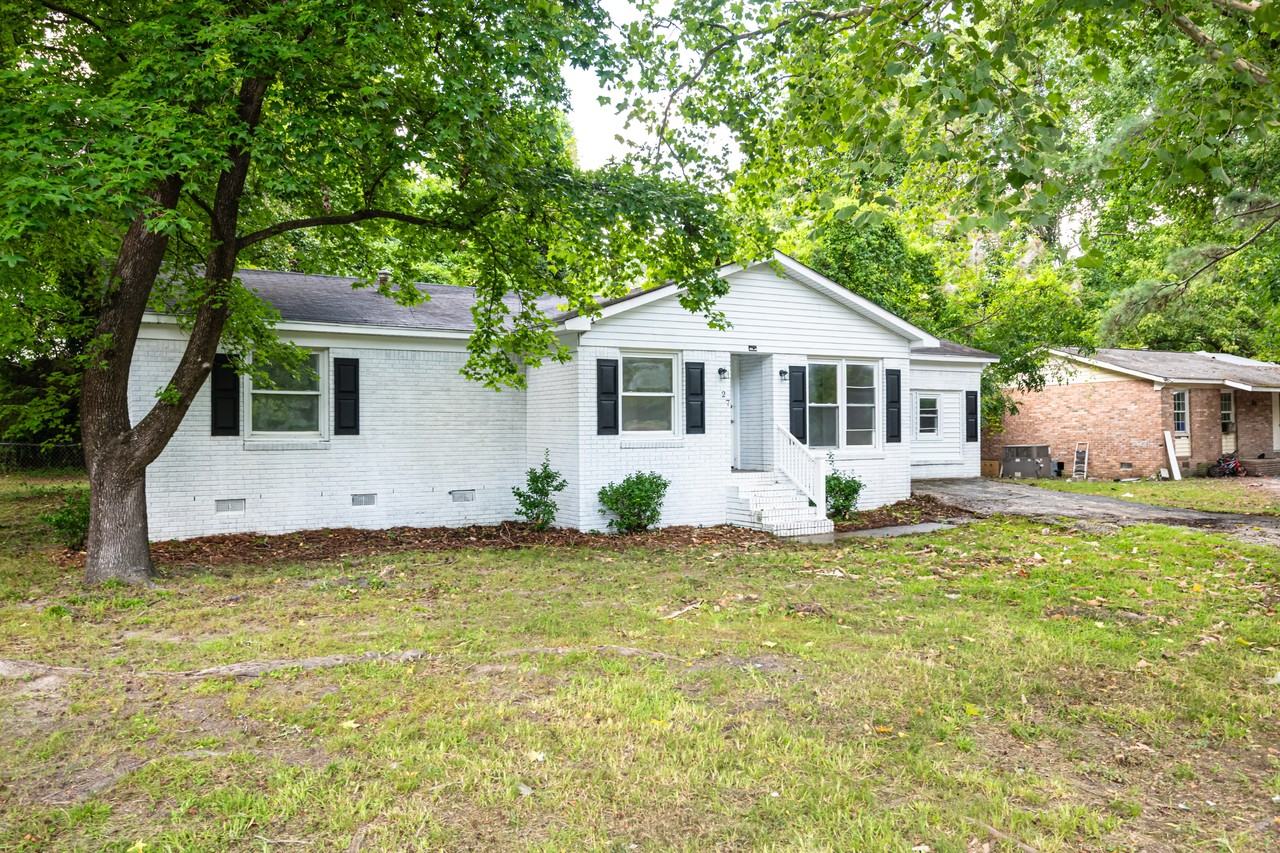 27 Bethune Court #1 - Photo 7 of 32