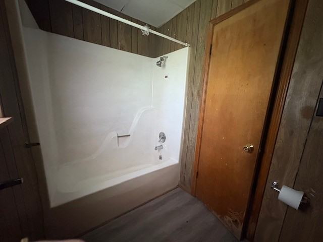 1104 Halsey St #10 - Photo 6 of 8