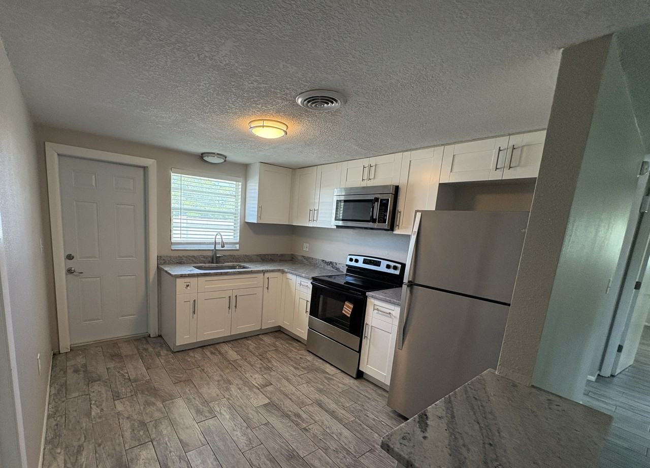 302 Colonia Ln E #1 - Photo 3 of 12