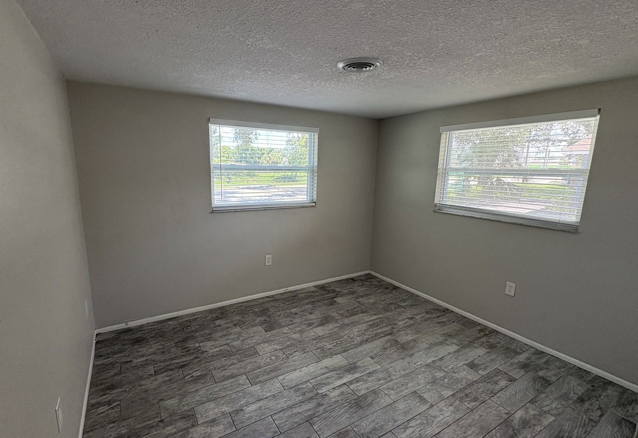 302 Colonia Ln E #1 - Photo 5 of 12