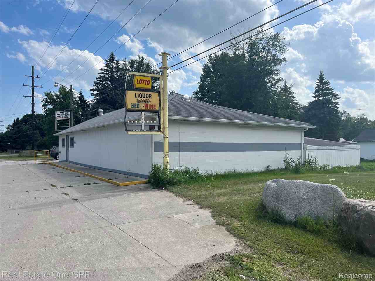 8216 Lakeshore Road #1 - Photo 4 of 22